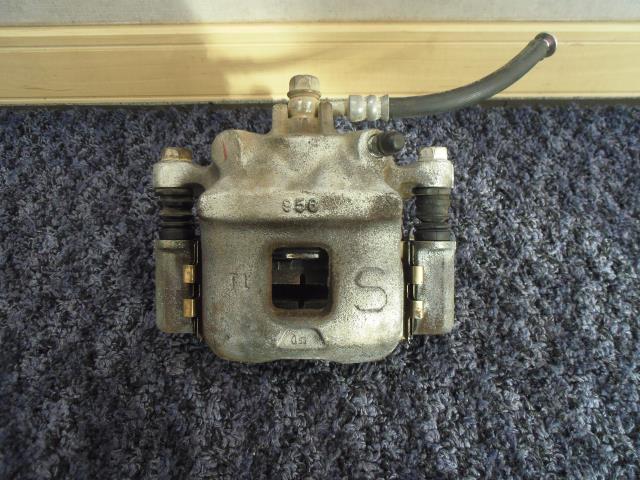 【中古】中古部品 エブリィ DA64V 右フロントキャリパー 【3330440100-251115000144330】