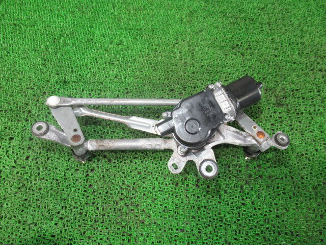 【中古】中古部品 フィット GK3 フロントワイパーモーター 【3330540100-250729000261600】