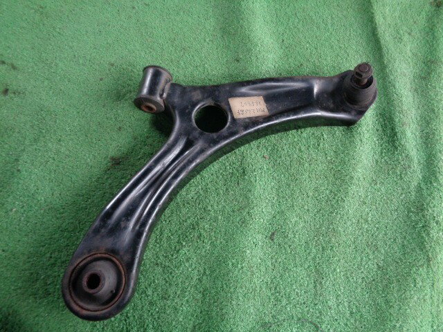 【中古】中古部品 ワゴンR MH23S 右フロントロアアーム 【3340030100-365407000051721】