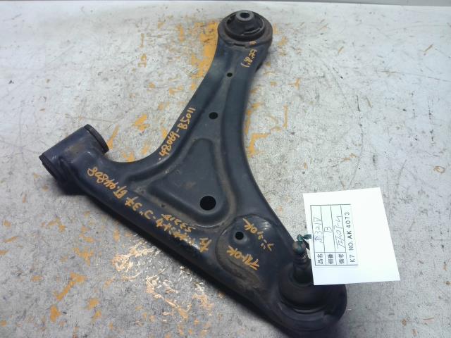 【中古】中古部品 ハイゼット S321V 左フロントロアアーム 【3310160100-000004480851740】