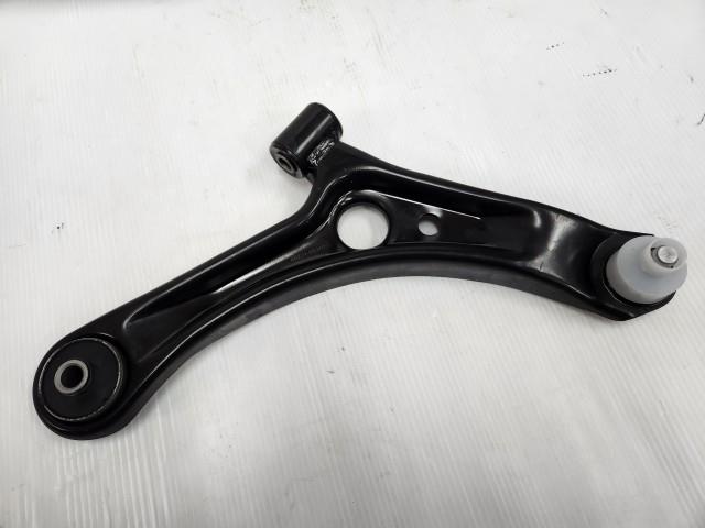 【中古】中古部品 ワゴンR MH22S 右フロントロアアーム 【3330220100-241016000151720】