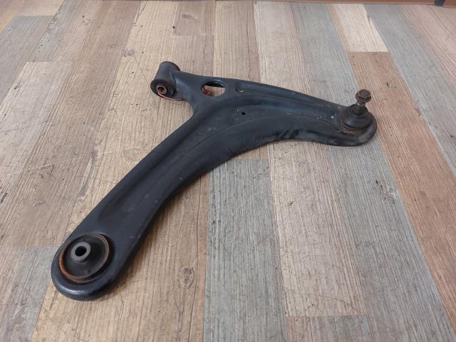 【中古】中古部品 ミニキャブ DS17V 右フロントロアアーム 【3330960100-000052603251720】