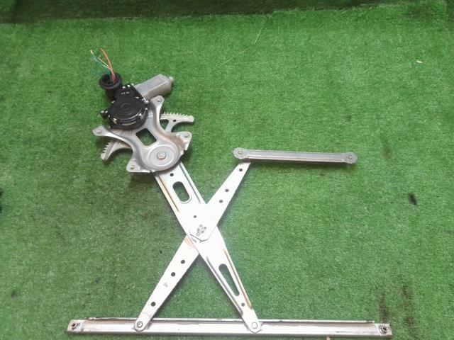 【中古】中古部品 ファミリア NCP160M 右フロントドアレギュレータ・モーター 【3260240000-2511170003..