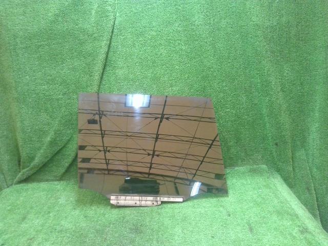 【中古】中古部品 ファミリア NCP160M 右リアドアガラス 【3260240000-251117000313330】