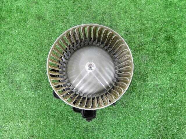 【中古】中古部品 エブリィ DA17V ヒーターブロアモーター 【3260250000-000025161667900】