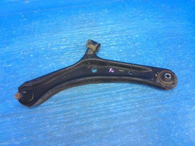 【中古】中古部品 キャリィ DA16T 右フロントロアアーム 【3310550000-251003000751720】