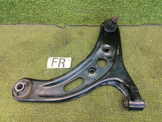 【中古】中古部品 BRZ ZC6 右フロントロアアーム 【3330200100-252085000051720】
