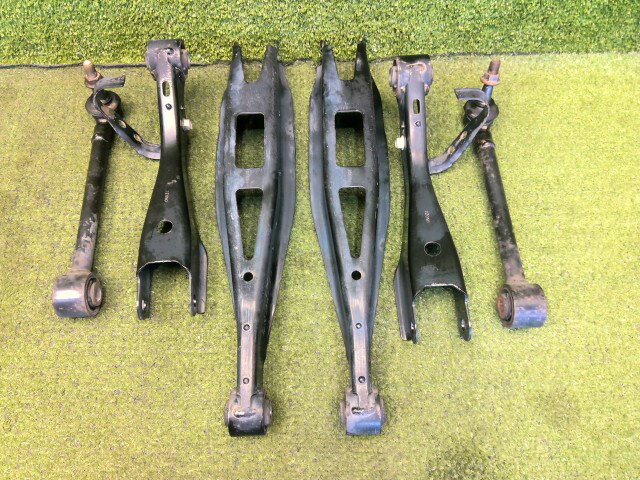 【中古】中古部品 BRZ ZC6 右リアロアアーム 【3330200100-252085000051820】