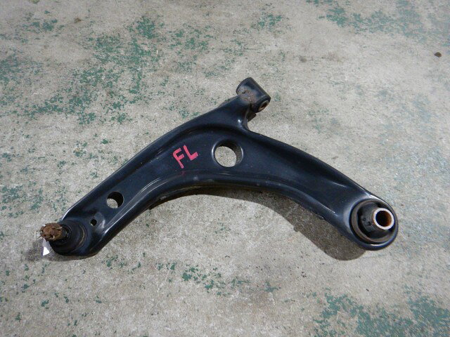 【中古】中古部品 アクア NHP10 左フロントロアアーム 【3330810100-251117000251740】