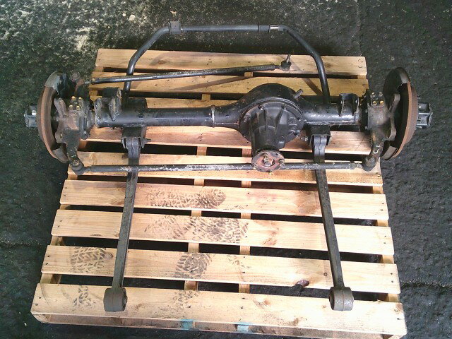 【中古】中古部品 ジムニー JA22W フロントアクスルホーシング 【3330990500-251118000141100】