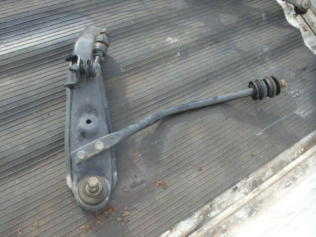 【中古】中古部品 eKワゴン H81W 右フロントロアアーム 【3331010800-000023751851720】