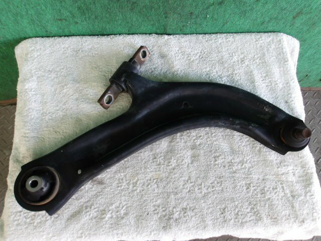 【中古】中古部品 セレナ C26 右フロントロアアーム 【3310420000-000002389851720】