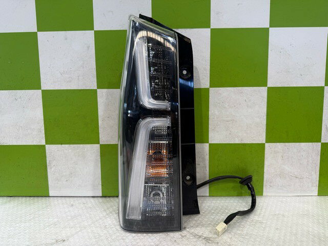 【中古】中古部品 タント LA650S 左テールランプ 【3330530100-000005455515600】