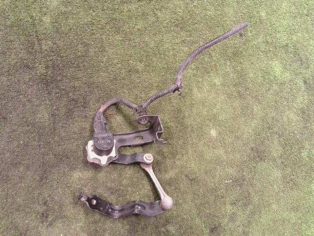 【中古】中古部品 プリウス ZVW52 ハイトコントロールセンサー 【3310200100-000022381961460】