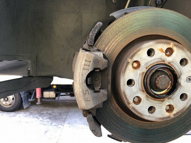 【中古】中古部品 VW ザ・ビートル 16CBZ 左フロントキャリパー 【3310070100-0000Y0773144360】