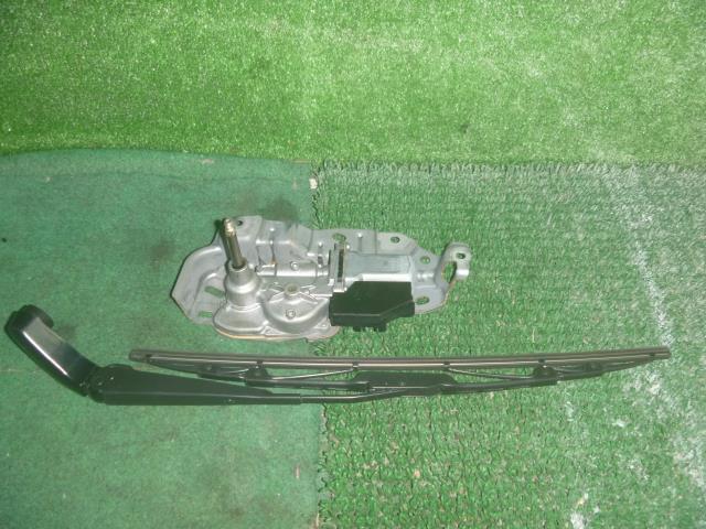 【中古】中古部品 ハイエース TRH216K リアワイパーモーター 【3330370100-000253018361702】