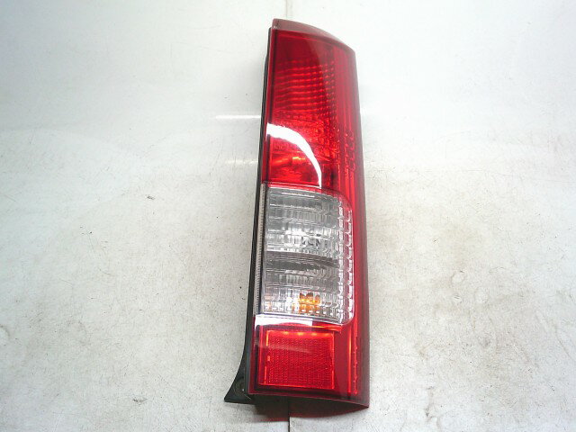 【中古】中古部品 スクラム DG64W 右テールランプ 【3330990500-251121000315500】