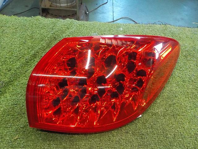 Rakuten - 【中古】中古部品 スカイラインクロスオーバー NJ50 右テールランプ 【3260200000-251118000215500】