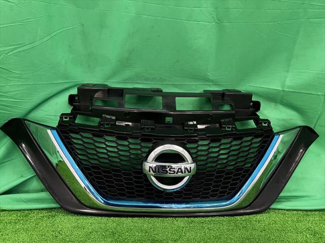 【中古】中古部品 ノート HE12 ラジエータグリル 【3330240100-002025626410400】