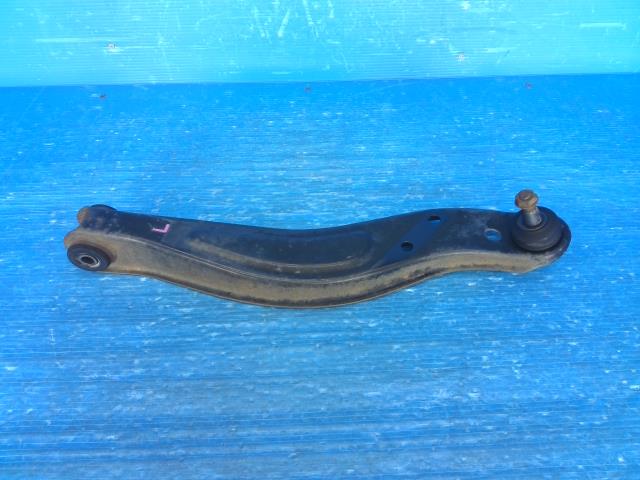 【中古】中古部品 ハイゼット S211P 左フロントロアアーム 【3310550000-251106001951740】