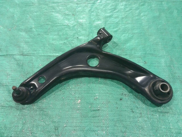【中古】中古部品 カローラフィールダー NZE161G 左フロントロアアーム 【3310090100-202510109051740】