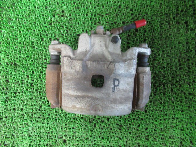 【中古】中古部品 リーフ AZE0 左フロントキャリパー 【3330540100-250828000444360】