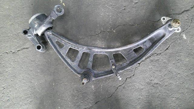 【中古】中古部品 BMW ミニ XD20F 右フロントロアアーム 【3500080000-250802000151720】