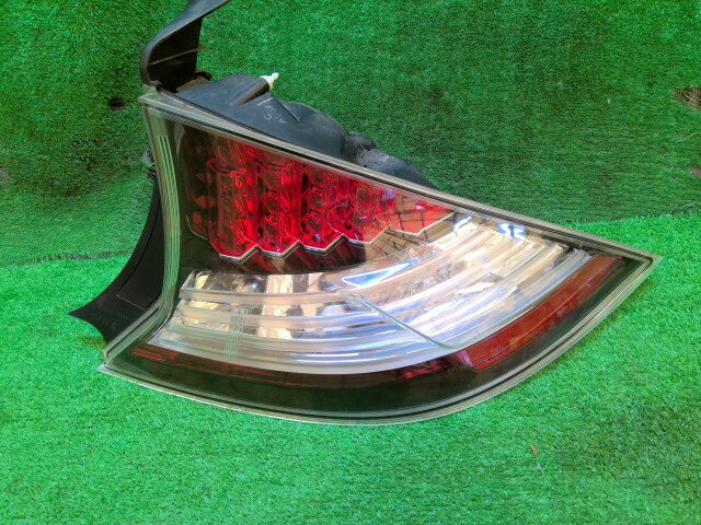 【中古】中古部品 CR−Z ZF1 右テールランプ 【3260240000-251126000215500】