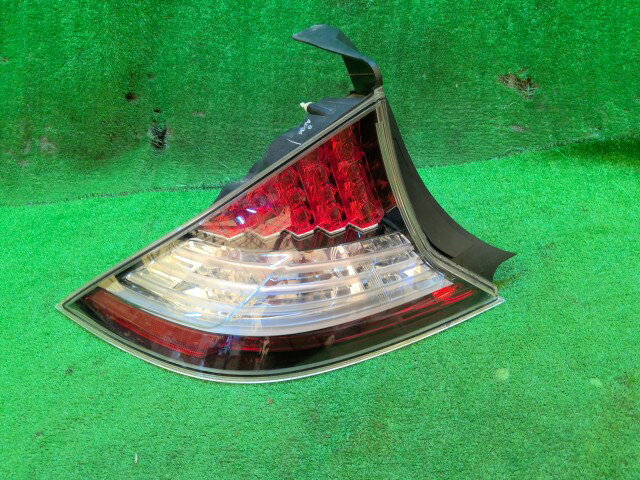 【中古】中古部品 CR−Z ZF1 左テールランプ 【3260240000-251126000215600】