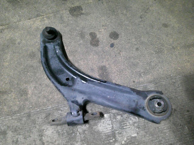 【中古】中古部品 セレナ CC25 右フロントロアアーム 【3310410000-000253045651720】