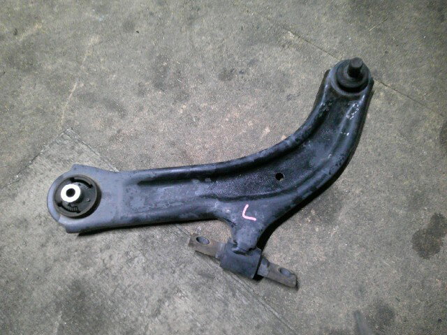 【中古】中古部品 セレナ CC25 左フロントロアアーム 【3310410000-000253045651740】