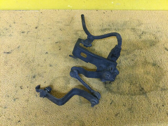 【中古】中古部品 プリウス ZVW55 ハイトコントロールセンサー 【3330960100-000052611361460】