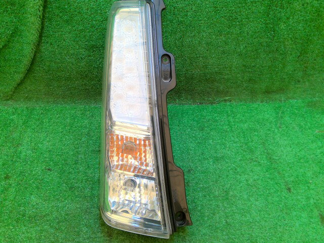 【中古】中古部品 ワゴンR MH44S 左テールランプ 【3260240000-251127000315600】