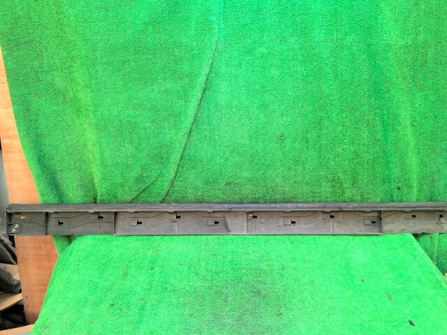 【中古】中古部品 CX−5 KE2AW 右サイドステップ 【3260240000-251126000113700】