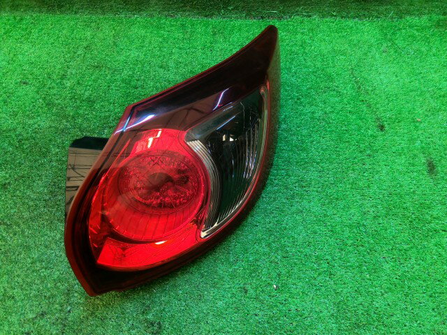 【中古】中古部品 CX−5 KE2AW 右テールランプ 【3260240000-251126000115500】