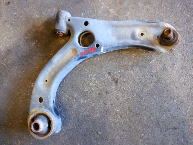 【中古】中古部品 ウェイク LA700S 右フロントロアアーム 【3340140100-000025253251720】