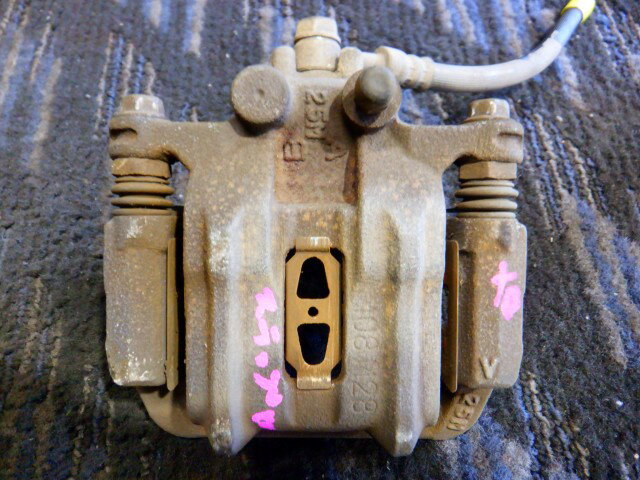 【中古】中古部品 ステップワゴン RK5 右リアキャリパー 【3340140100-000025195944430】