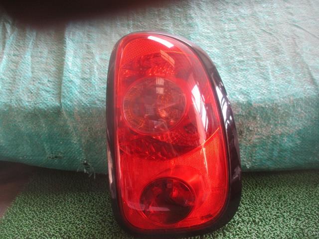 【中古】中古部品 BMW ミニ XD20F 右テールランプ 【3500080000-250802000115500】