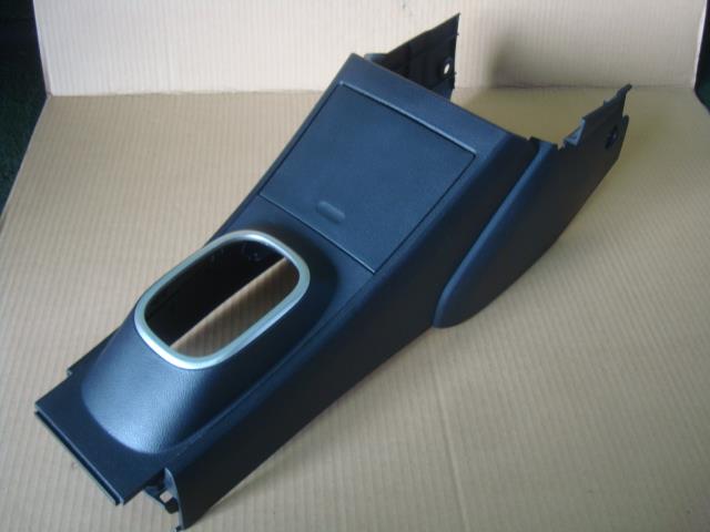 【中古】中古部品 ティーダ JC11 コンソールボックス 【3340220100-000213054077100】