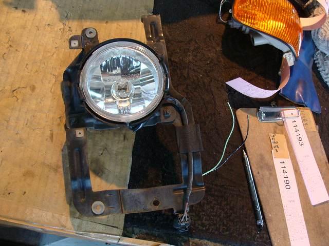 【中古】中古部品 トッポBJ H42A 左フォグランプ 【3340220100-000751299610950】