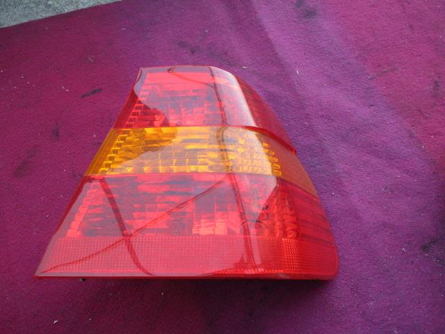 【中古】中古部品 BMW 3シリーズ AV22 右テールランプ 【3310190100-000213047115500】