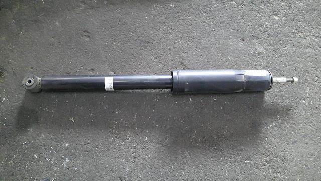 【中古】中古部品 ステップワゴン RK1 右リアショックアブソーバー 【3500080000-250827000350700】