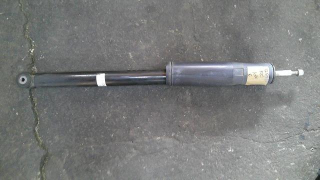 【中古】中古部品 ステップワゴン RK1 左リアショックアブソーバー 【3500080000-250827000350800】