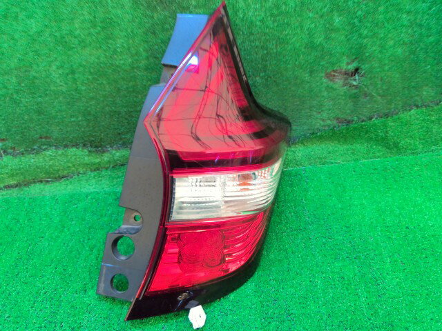 【中古】中古部品 ノート E12 右テールランプ 【3260240000-251209000115500】