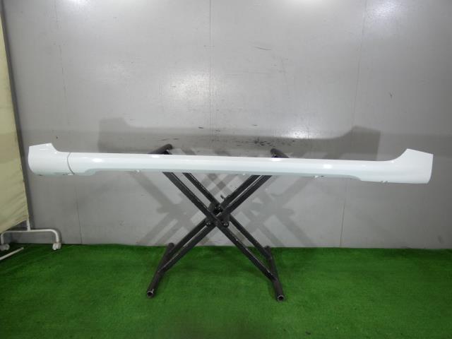 【中古】中古部品 ルノー ルーテシア RM5M 左サイドステップ 【3260250000-000025171413800】