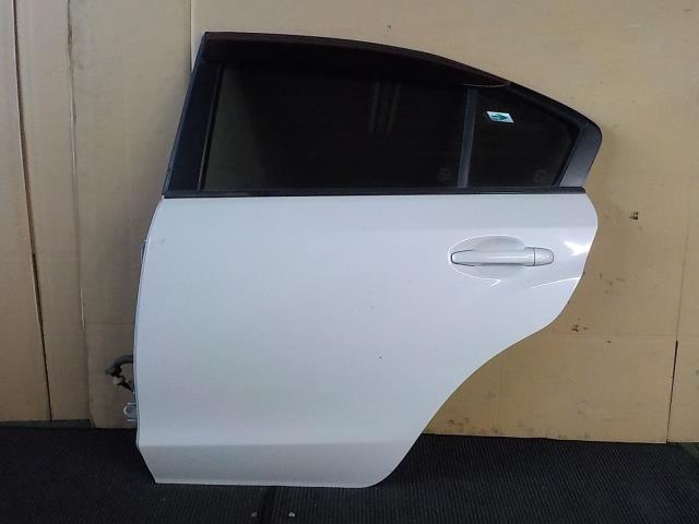 【中古】中古部品 インプレッサ GJ2 左リアドア 【3260200000-251210000413400】