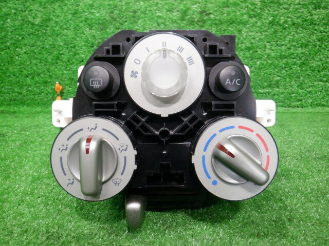 【中古】中古部品 キューブ Z12 A/Cスイッチパネル 【3340140100-000025304660900】