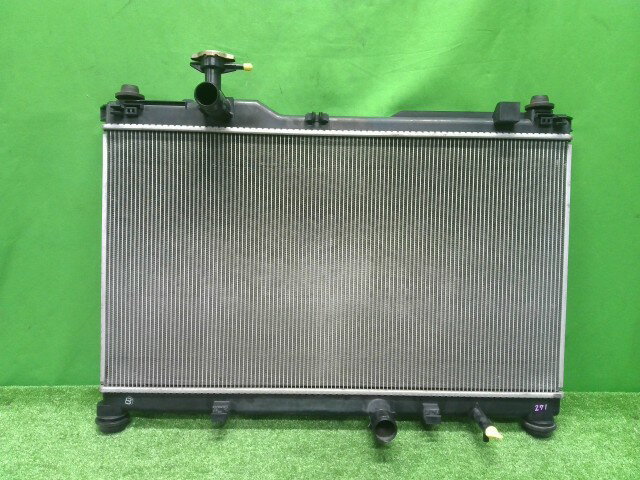 【中古】中古部品 ヴォクシー ZRR80W ラジエータ 【3310200100-000022427120400】