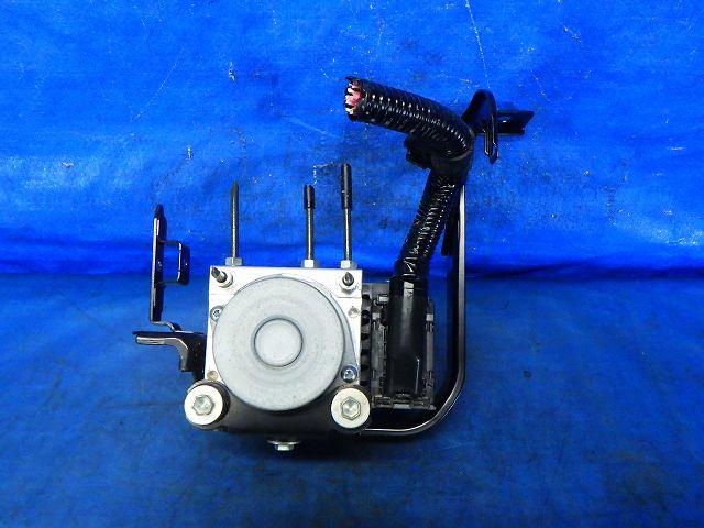 【中古】中古部品 ハイゼット S500P ABSアクチュエーター 【3310200100-001579661342500】