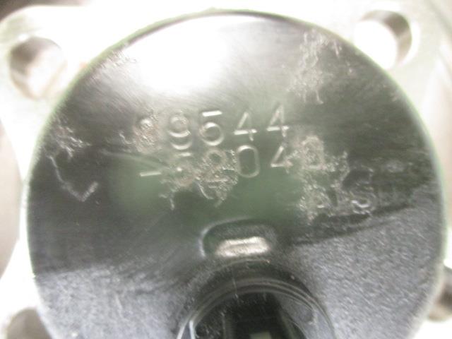 【中古】中古部品 アクア NHP10 リアハブ 【3310190100-000255011044471】